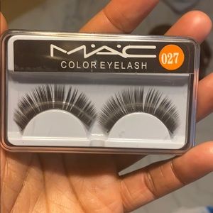 Silky strip Mac lashes